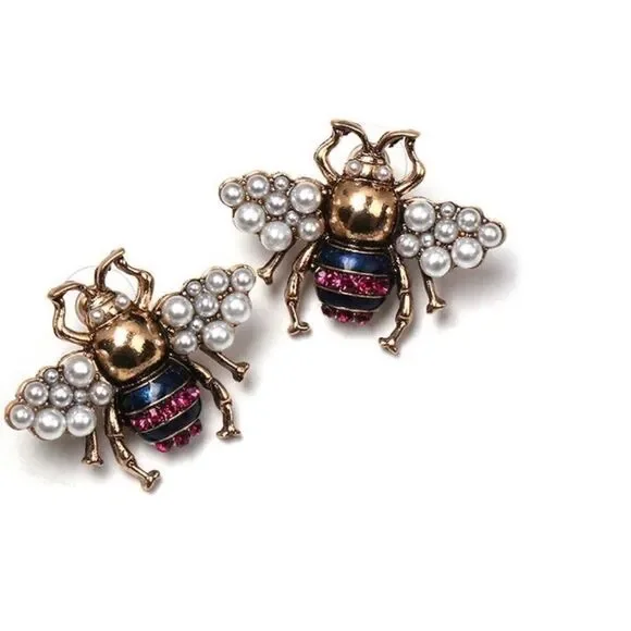 🐝 Betsey Johnson stunning bumble bee studs 🐝 - Picture 1 of 4